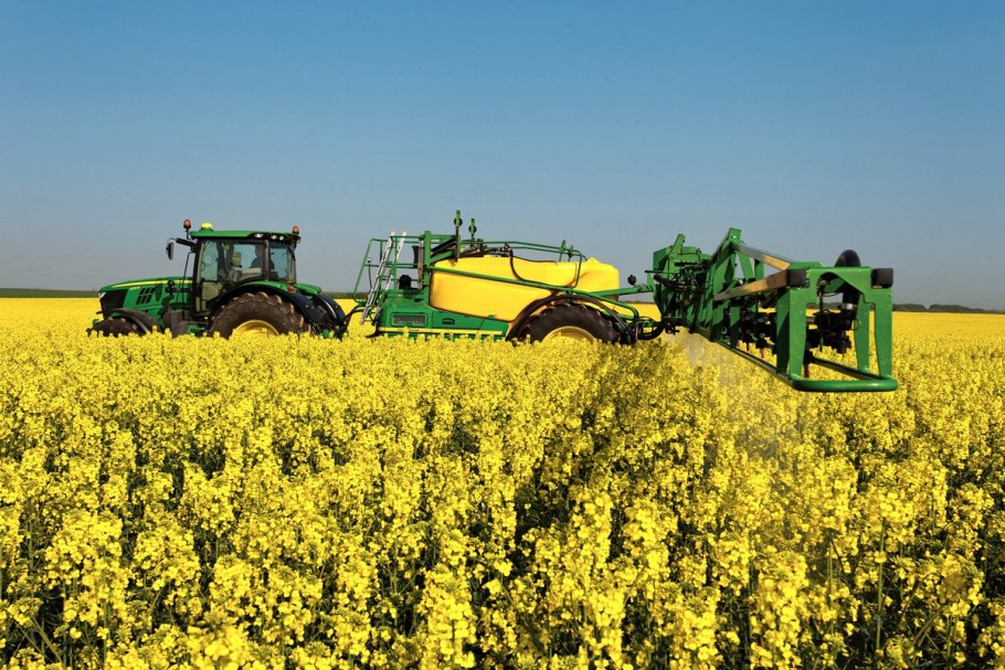 Опрыскивание посевов John Deere