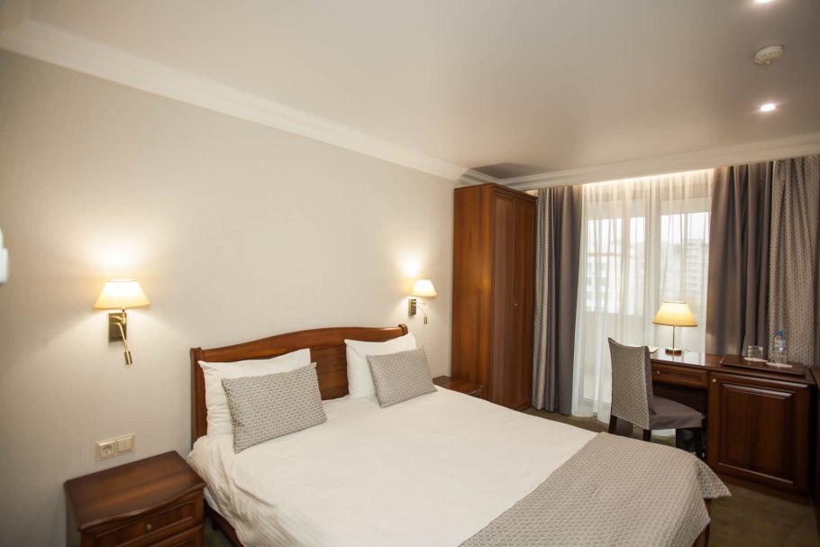 Платан Адлер дерево