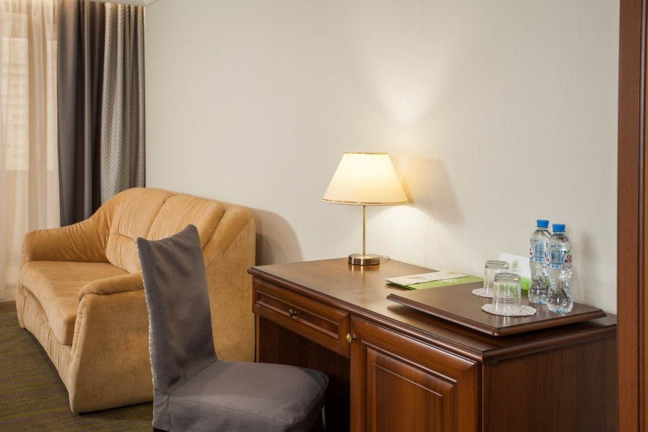 Отель Платан