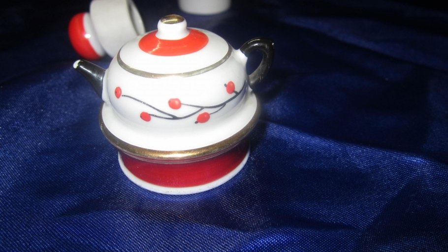 Посуда фарфоровая смородина