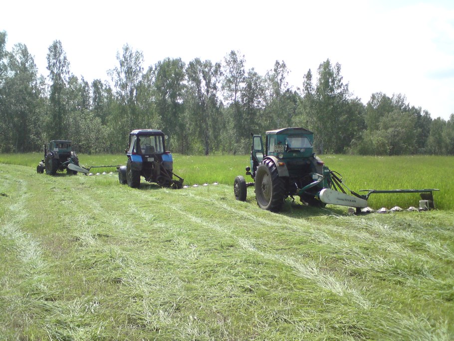 Скашивание травы трактором МТЗ 82