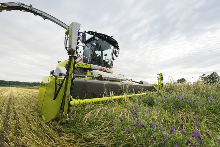 Кормоуборочный комбайн CLAAS