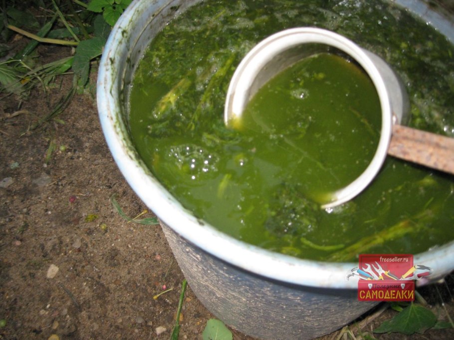 Мульчирование грядки крапивой