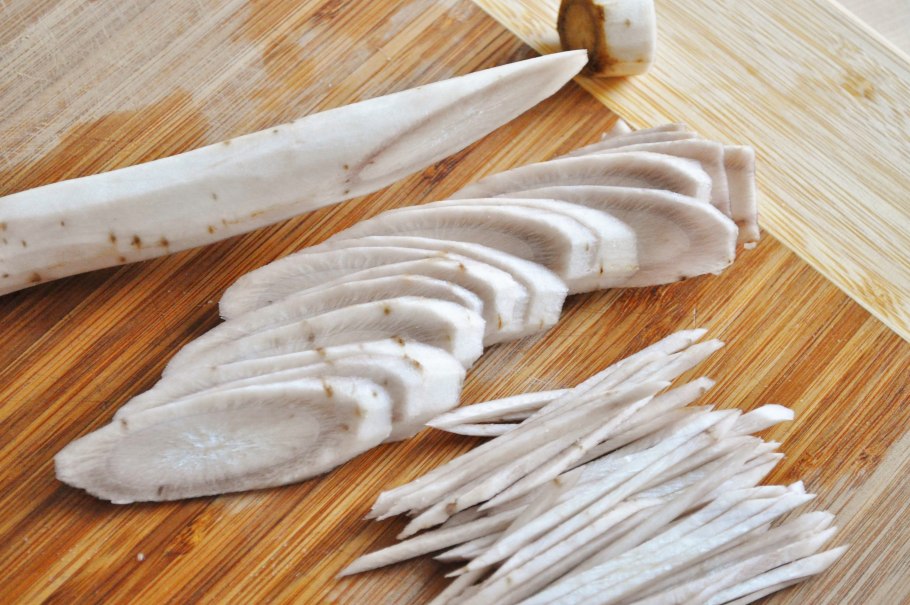 Болотный лопух