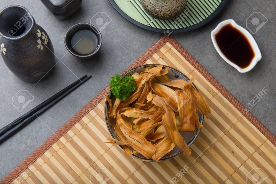 Корнеплодный японский лопух Такиногава гобо