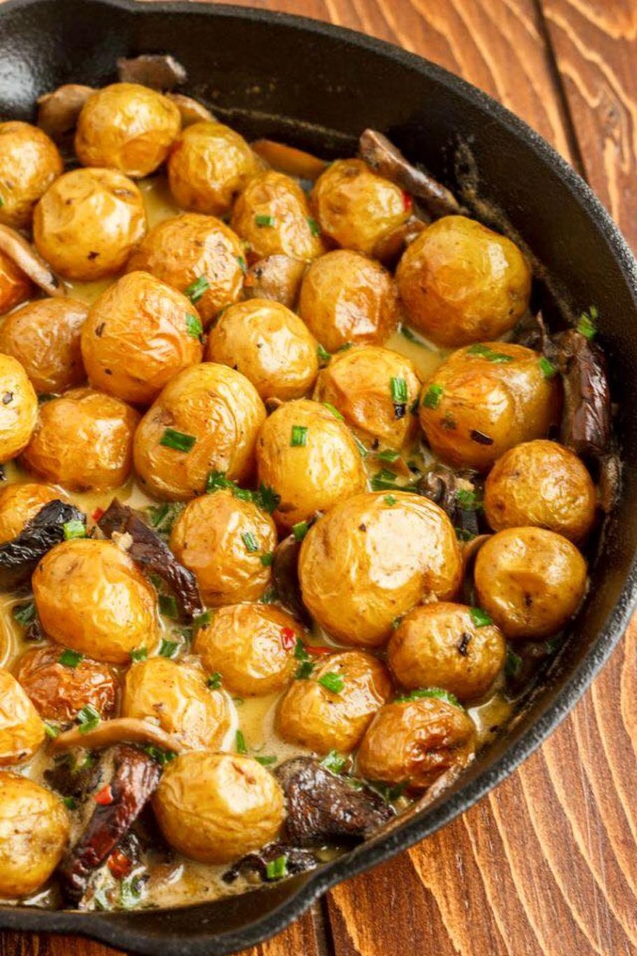 Беби картофель с курицей в духовке