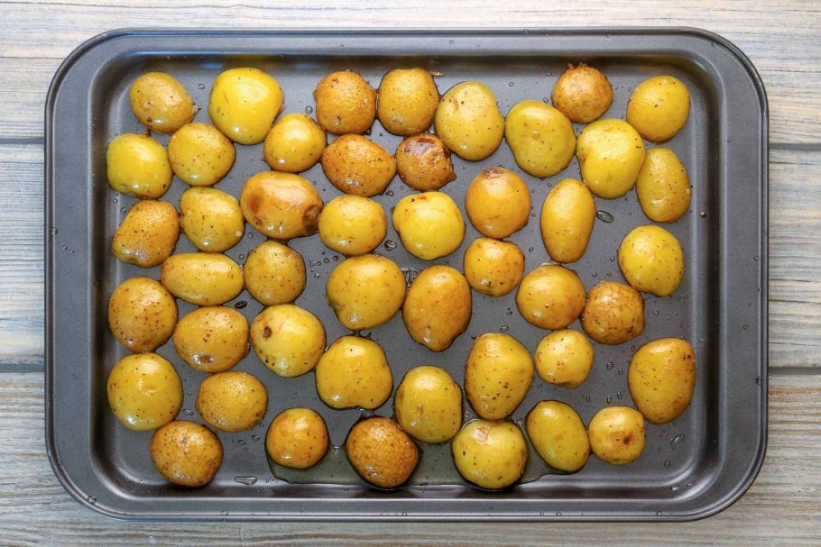 Бейби картофель с розмарином