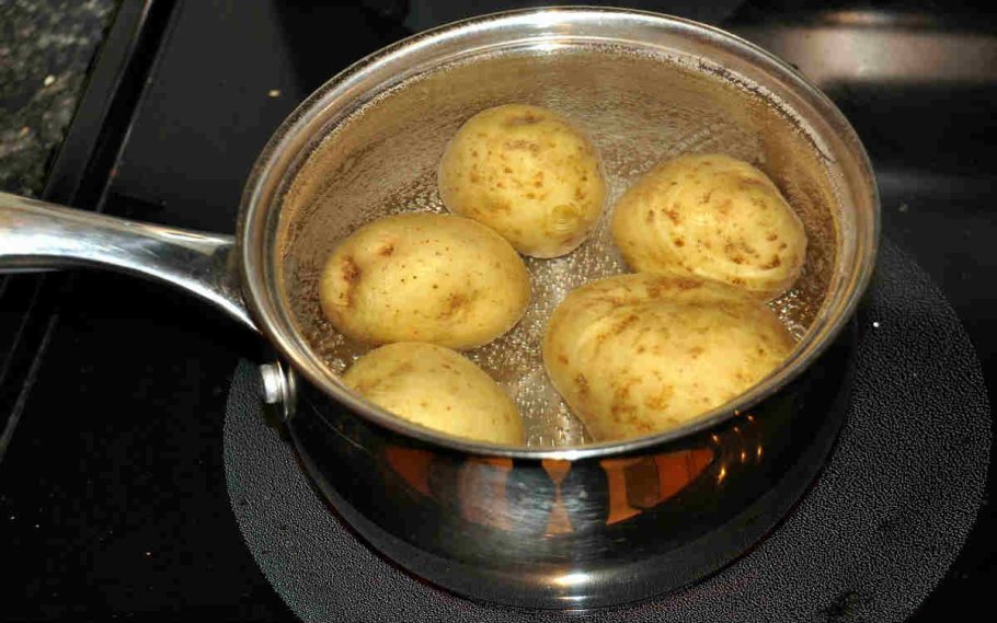 Вареная картошка в мундире