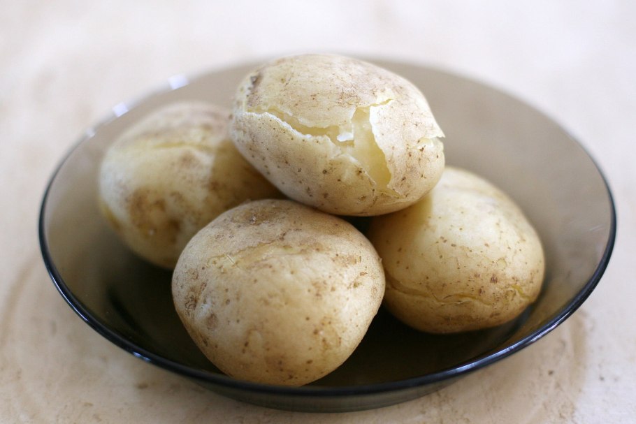 Вареный картофель в мундире
