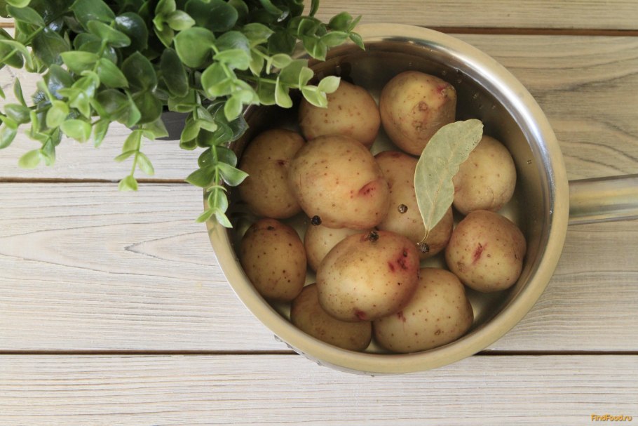 Вареная картошка в мундире