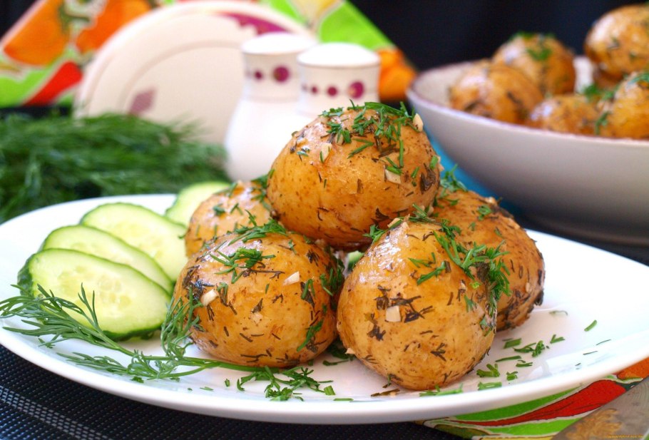 Печеный картофель в мундире