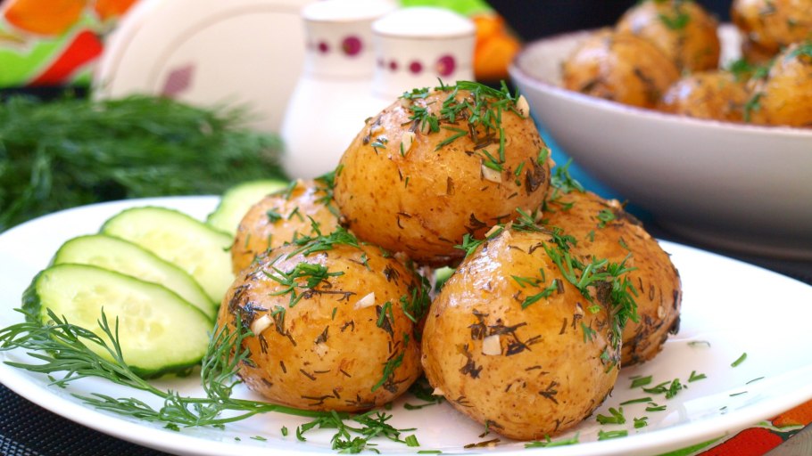 Картошка в мундире запеченная в духовке