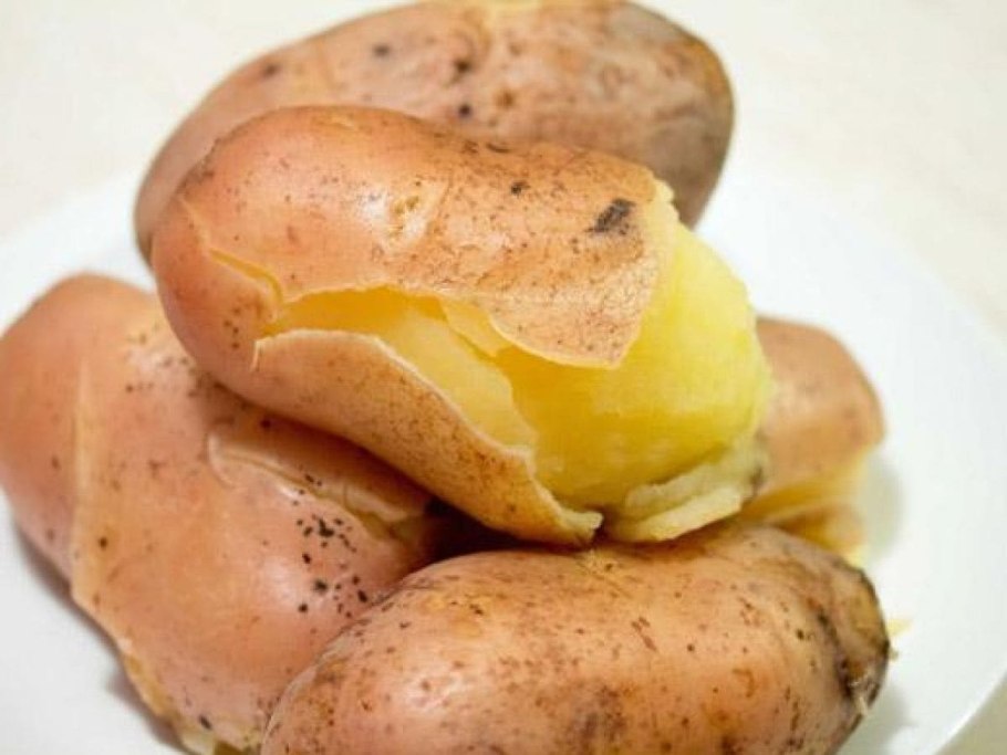 Вареная картошка в мундире