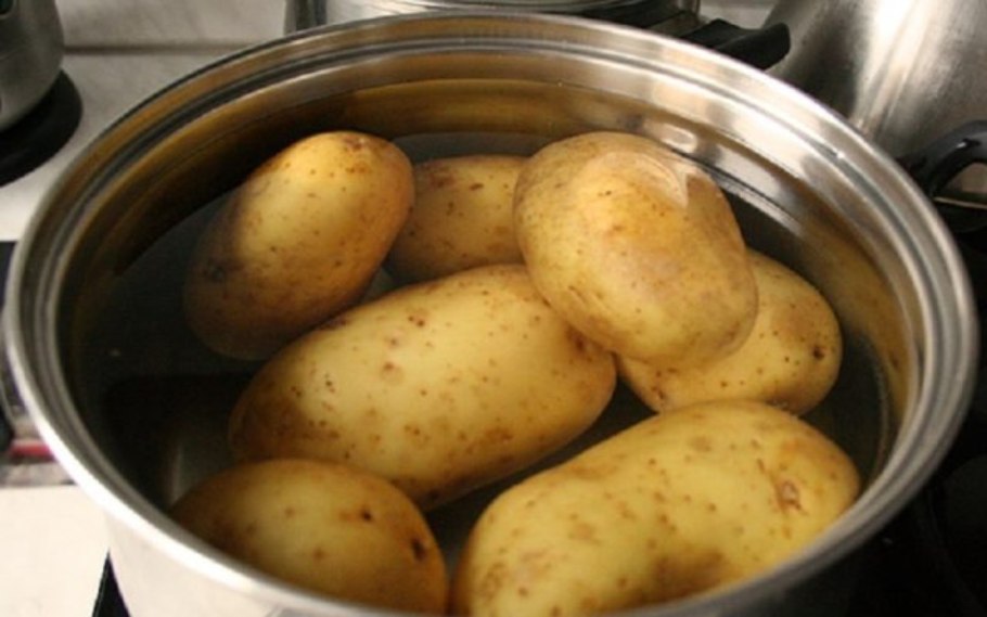 Вареный картофель в мундире