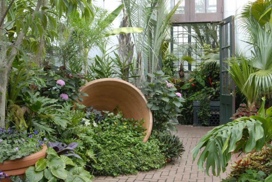 Тропический уголок в саду