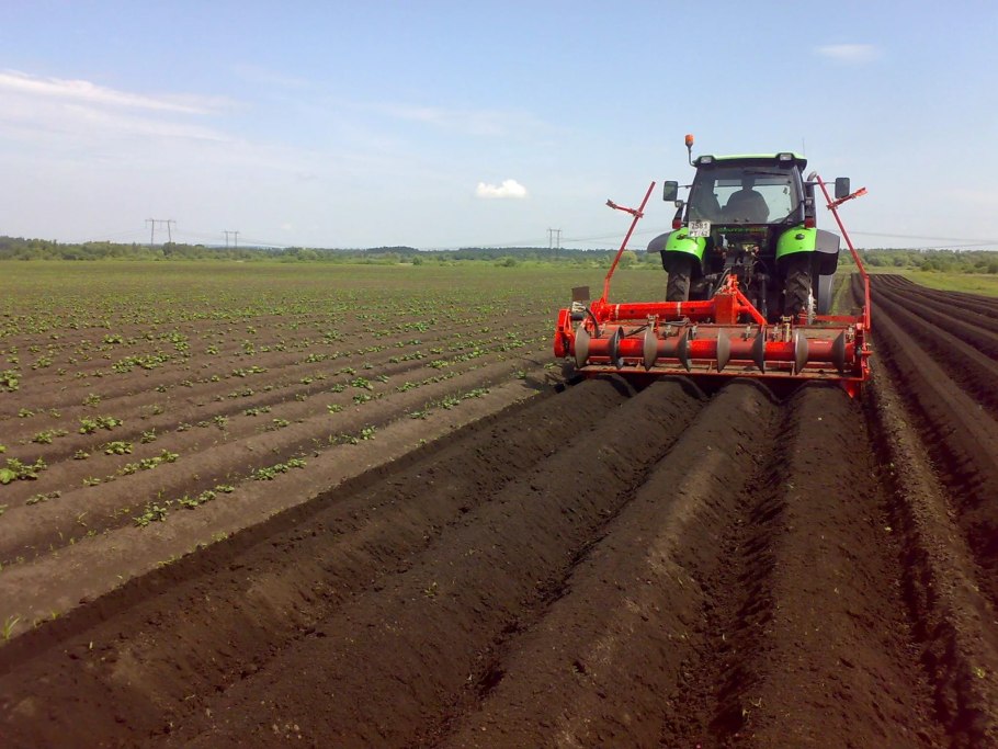 Машина для вспахивания земли