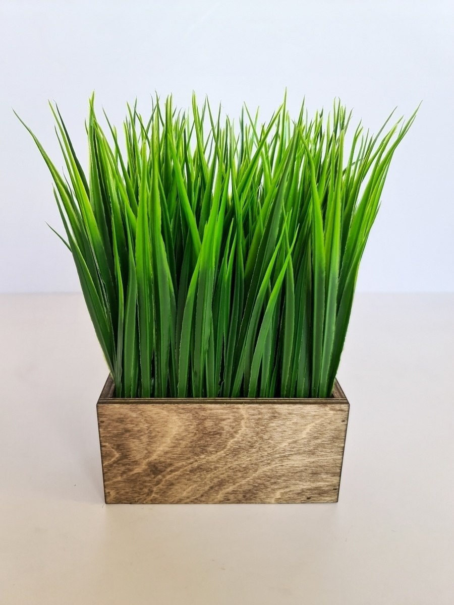 Искусственная трава в горшке