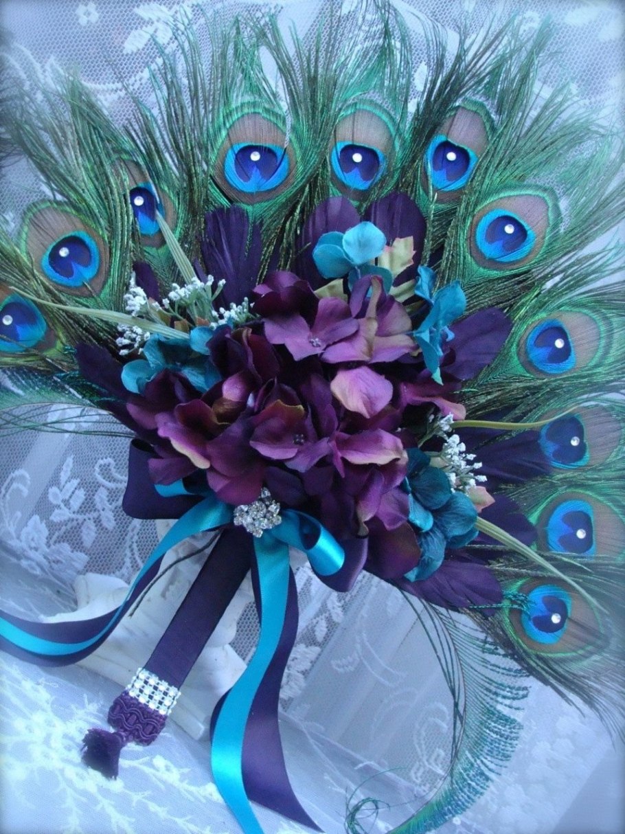Свадебный букет с перьями павлина