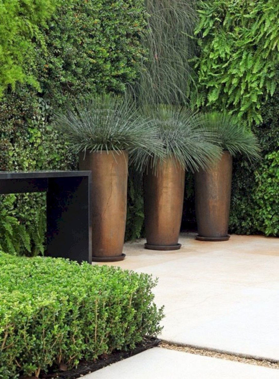 Вазоны в ландшафте