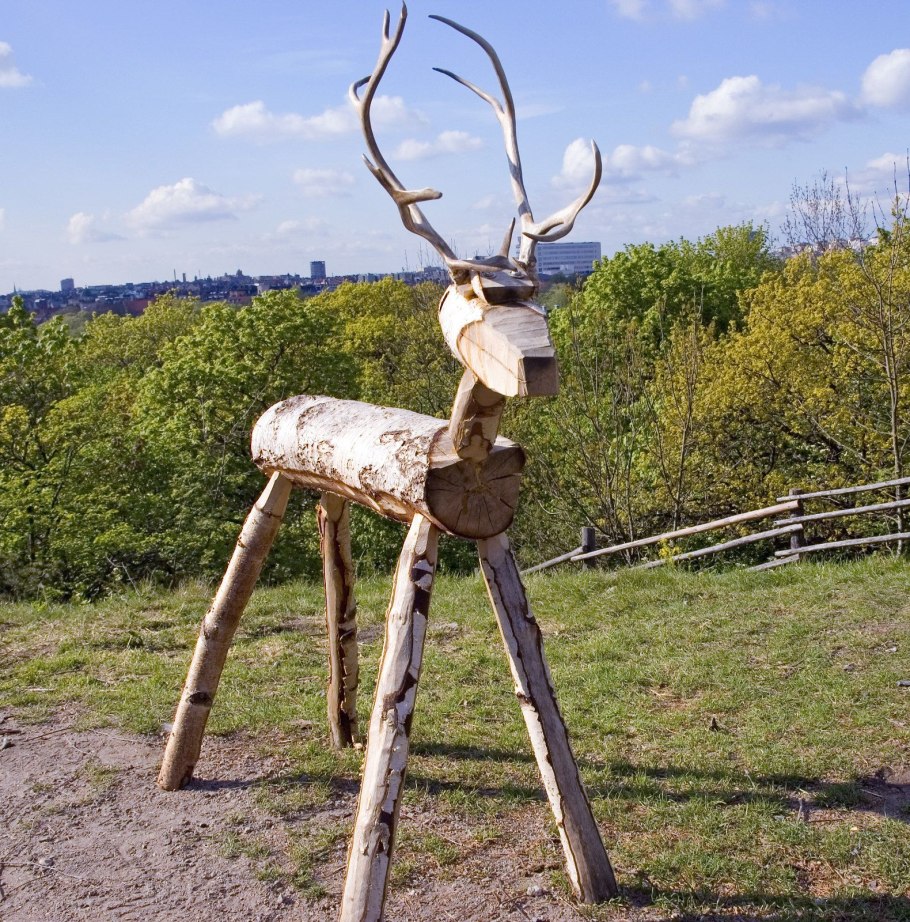 Олень из палок