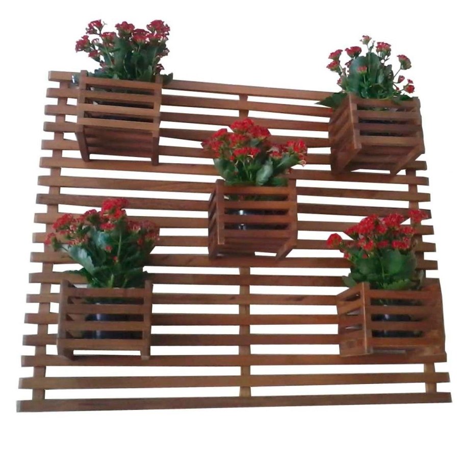 Декоративная решетка для цветов в саду