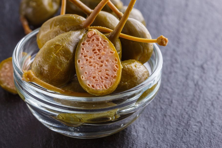 Что такое анчоусы и каперсы