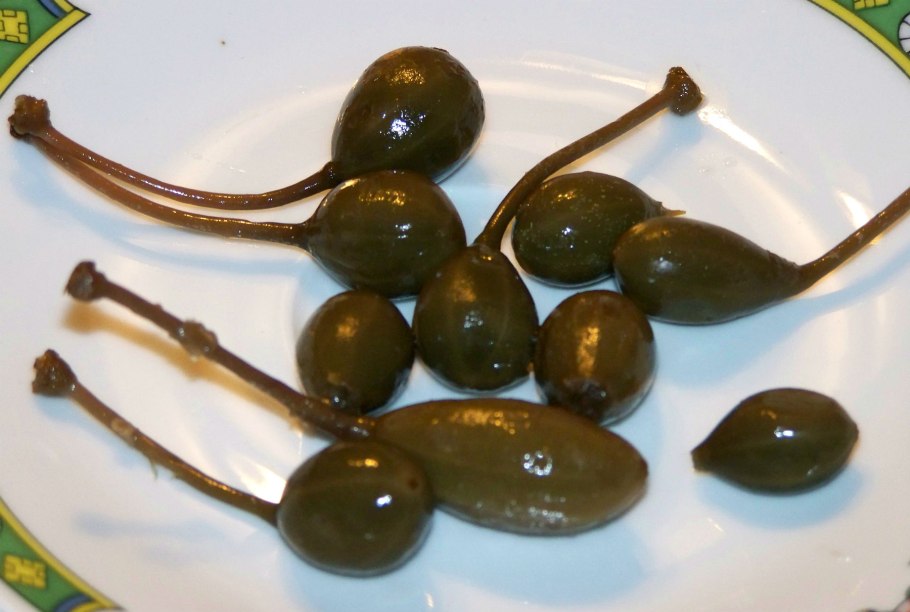 Каперсы большие с хвостом