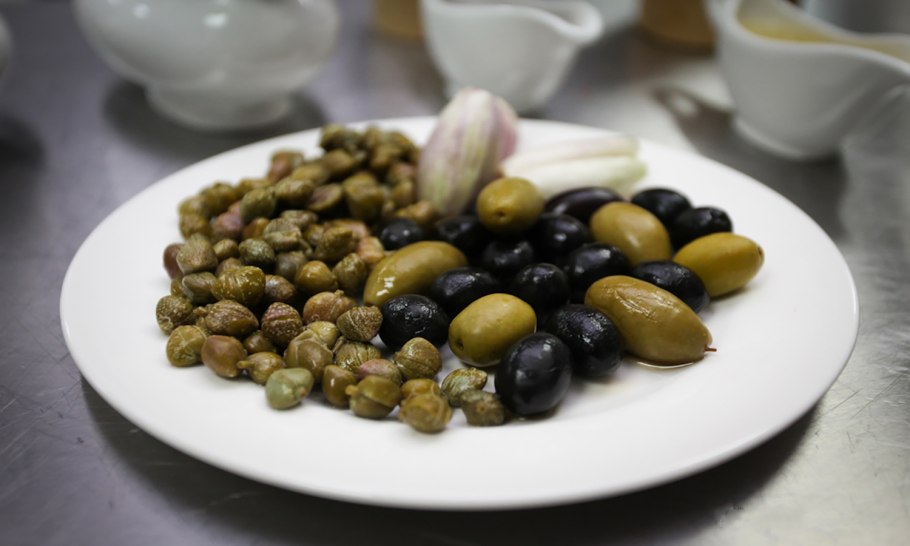 Оливки с каперсами