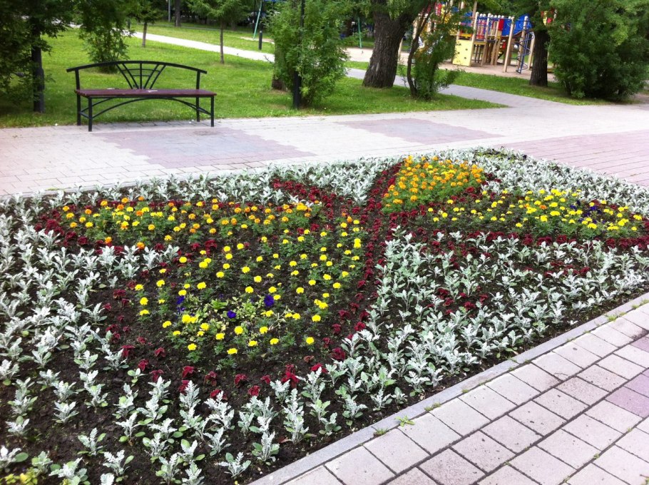 Красивые прямоугольные клумбы