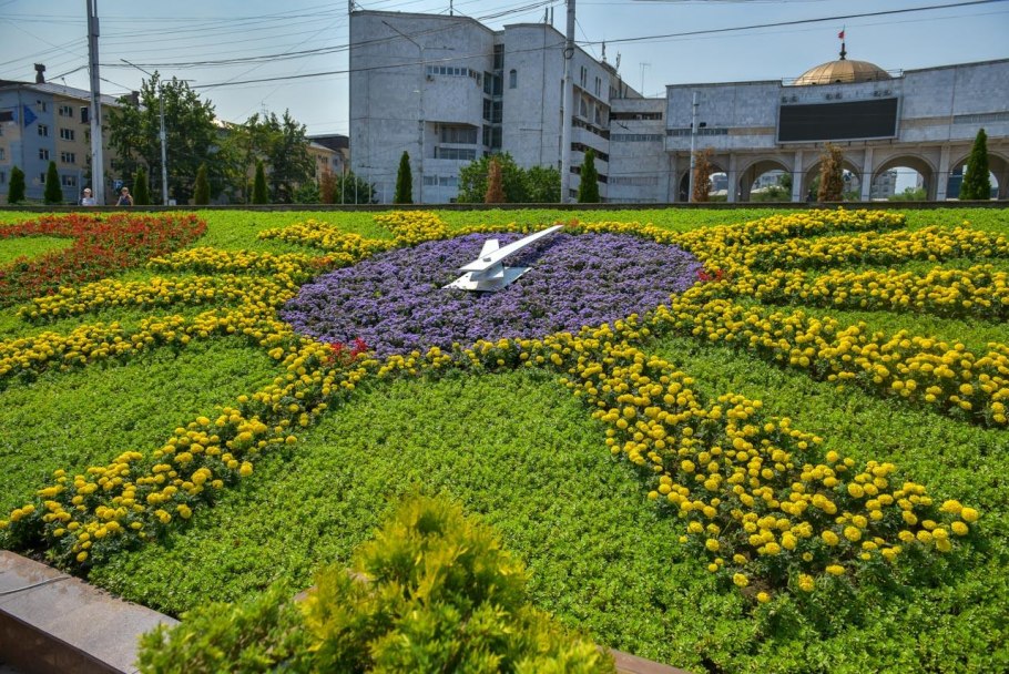 Цветочные клумбы Бишкеке
