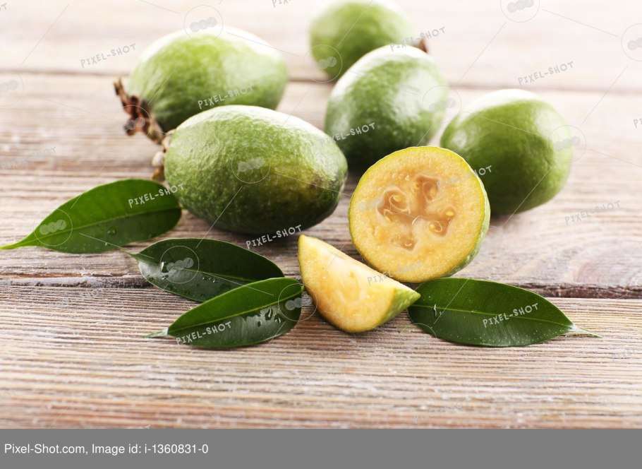 Зелёная ягода фейхоа