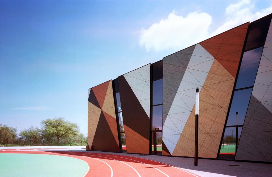 Средняя школа Louis Philibert