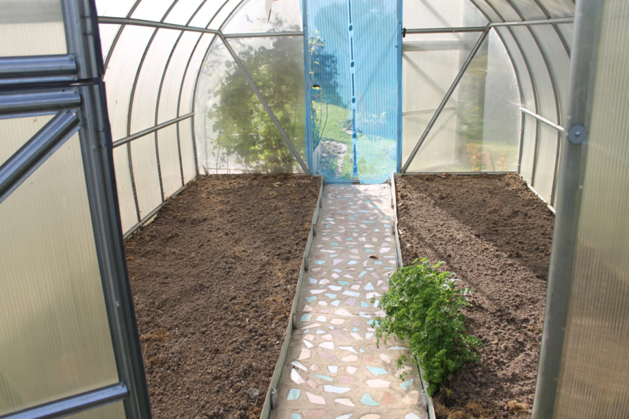 Теплица со шторками