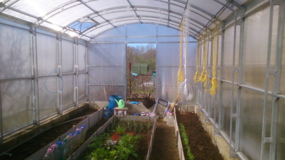 Теплица три грядки высокие