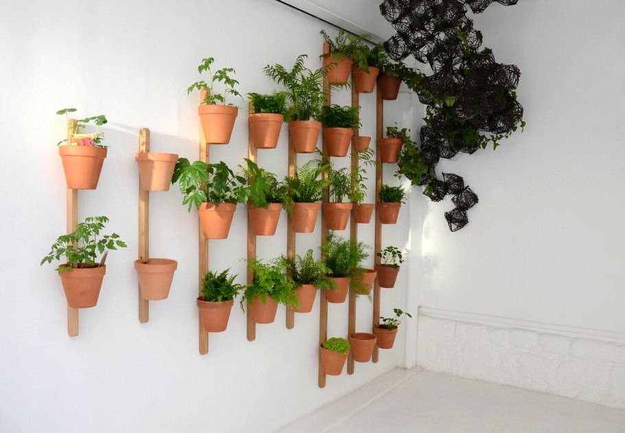Настенные полочки для цветов