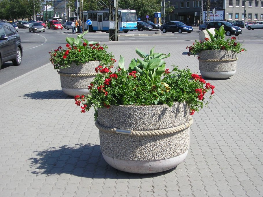 Уличные кашпо для цветов