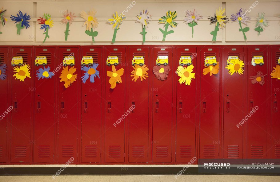 Школьные шкафчики разрисованные