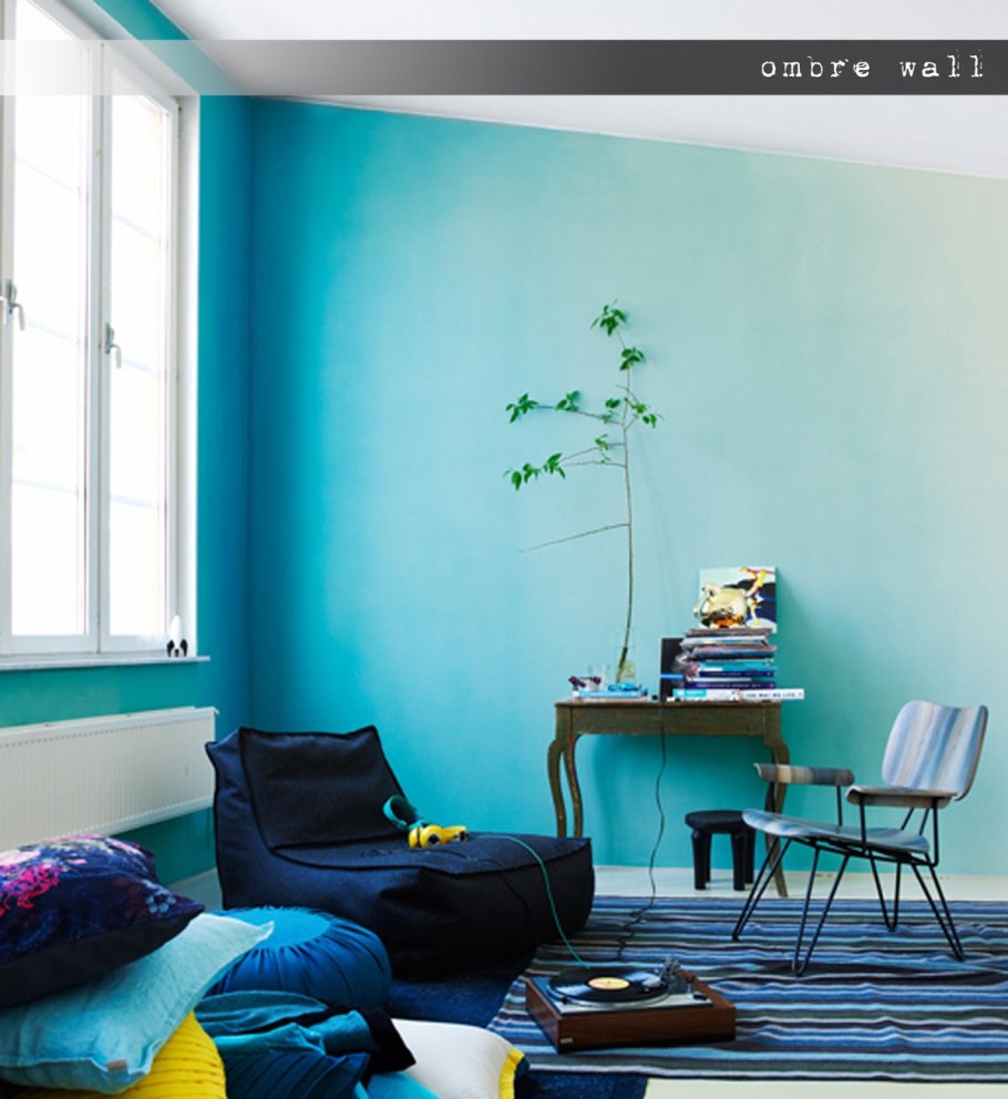 Комната с желтыми стенами