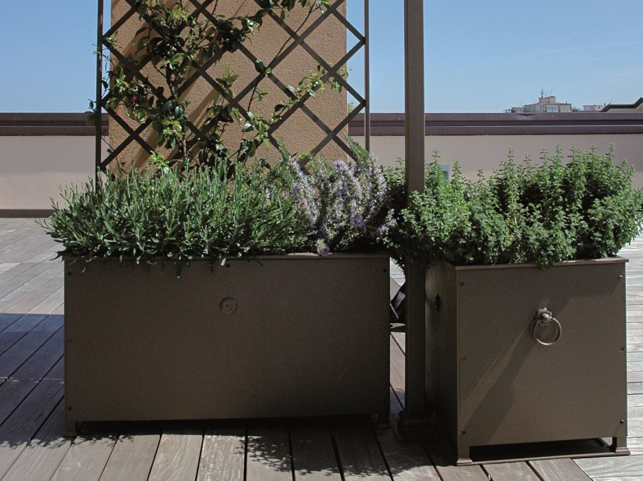 Контейнеры для растений уличные