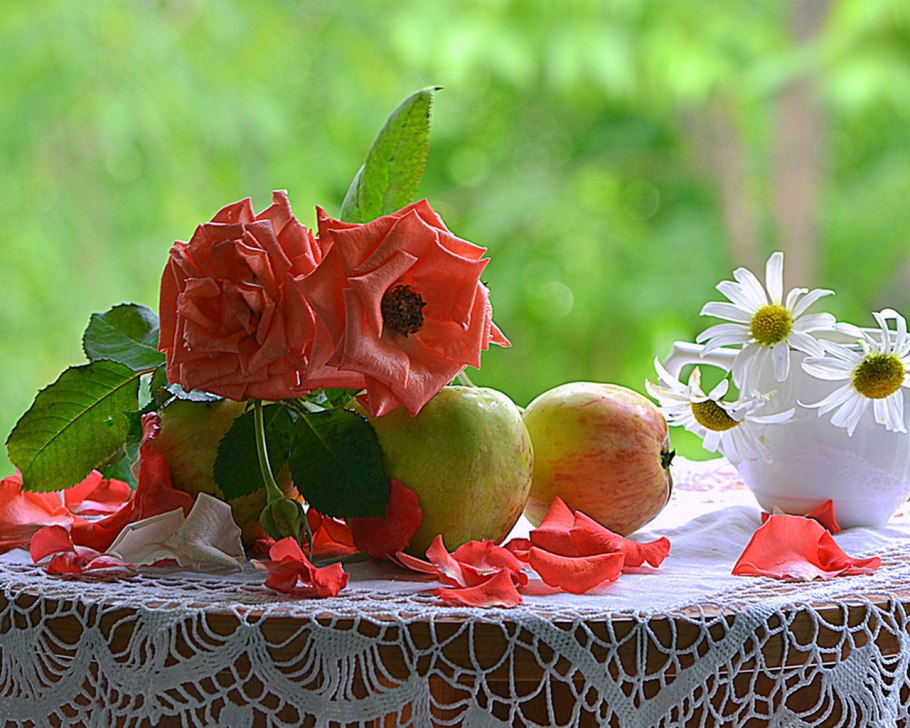 Цветы и фрукты августа