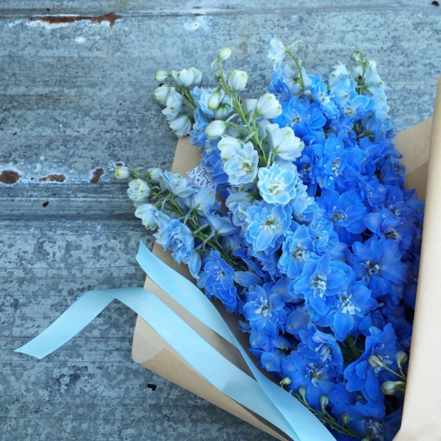 Букет с дельфиниумом