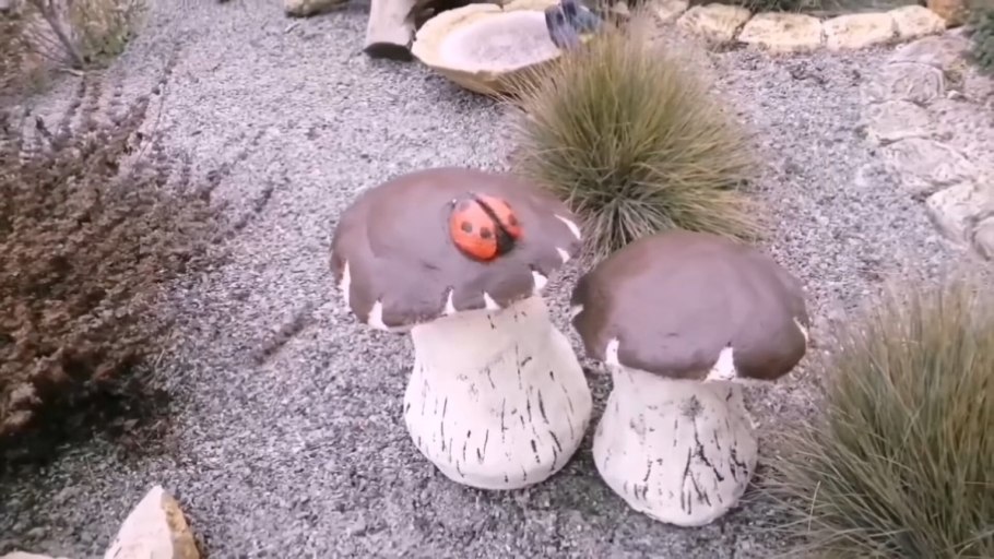 Грибы из цемента для сада