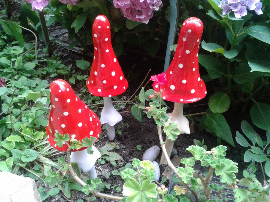 Фигуры для украшения сада