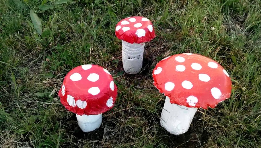 Грибы из подручных материалов