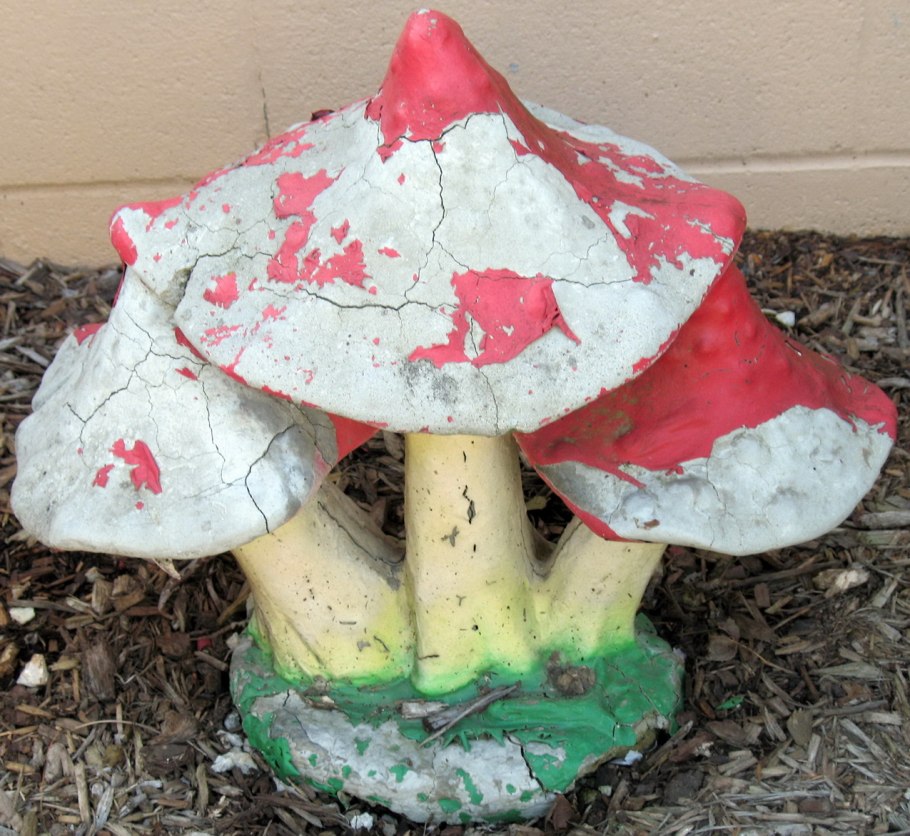 Грибы из цемента для сада своими