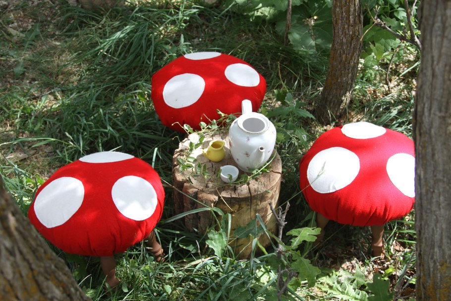 Декор в сад мухоморы
