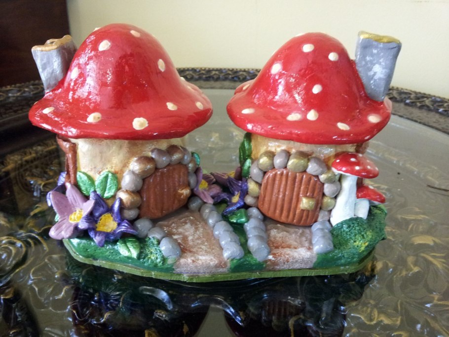 Домик гриб из папье маше