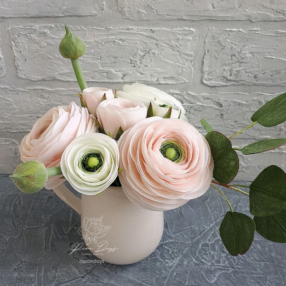 Монобукет ранункулюсы