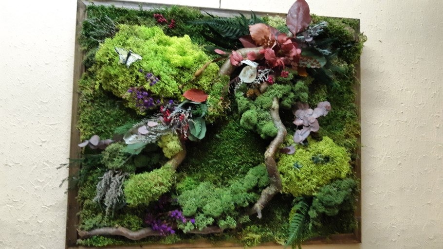 Панно из мха и коры