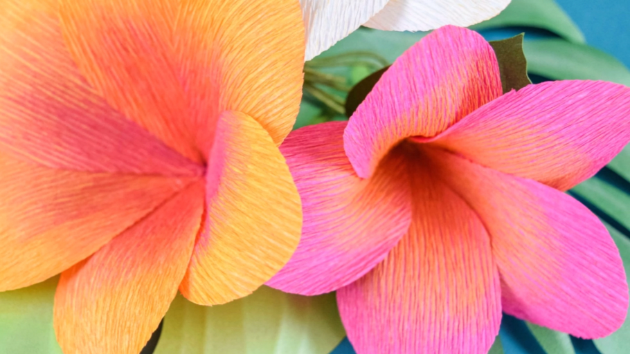 Тропические цветы из гофрированной бумаги